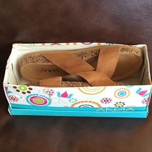 New in box ANNA “Gibson” footbed sandals, size 9